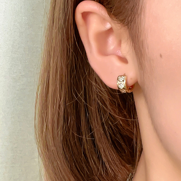 1 paire de boucles d'oreilles plaquées or, Style Simple et décontracté, incrustation ronde brillante en cuivre et Zircon