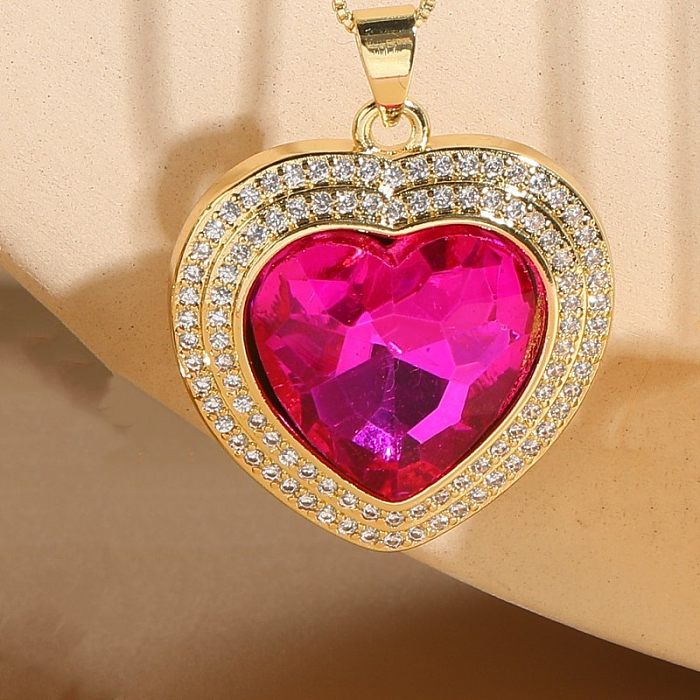 Elegante e luxuoso estilo clássico formato de coração revestimento de cobre incrustado de zircão colar com pingente banhado a ouro 14K