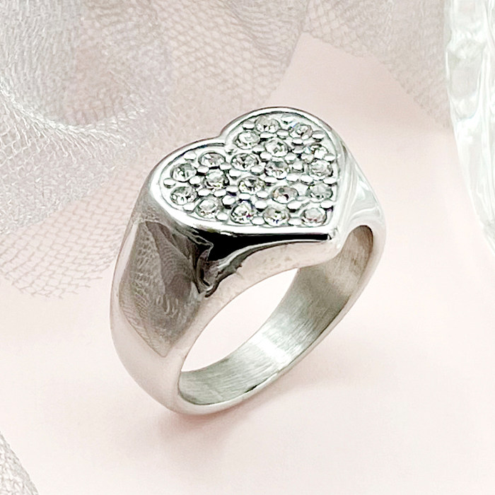 Anéis de strass banhados a ouro de aço inoxidável em formato de coração estilo simples e elegante a granel