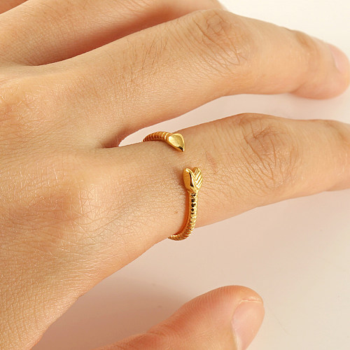 Eleganter offener Ring mit Pfeil und Bogen im französischen Stil, Edelstahlbeschichtung und 18-Karat-Vergoldung