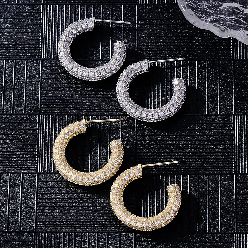 1 paire de clous d'oreilles plaqués or blanc, Style moderne, incrustation de cuivre et de Zircon en forme de C, plaqué or 18 carats