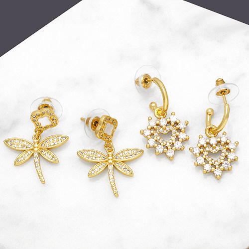 1 paire de boucles d'oreilles pendantes en forme de cœur, style moderne et basique, incrustation de libellule en cuivre et Zircon plaqué or 18 carats