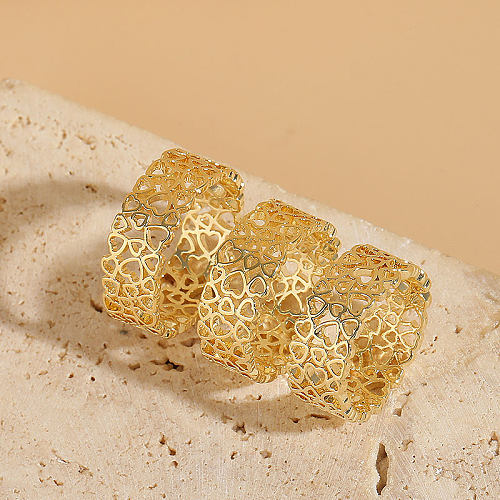Elegante e luxuoso estilo clássico em forma de coração chapeamento de cobre oco anéis banhados a ouro 14K