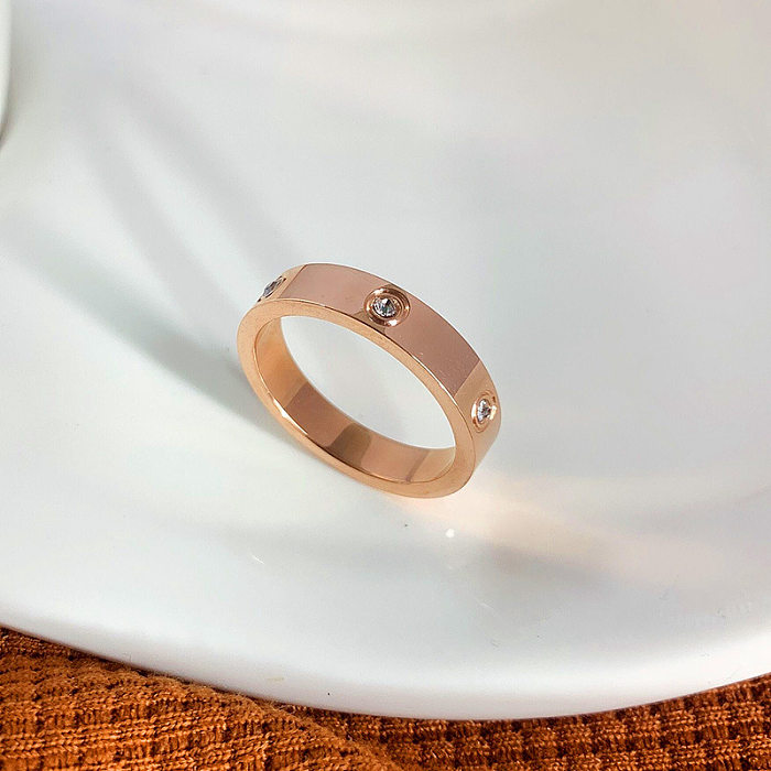 O estilo simples comuta anéis de strass de aço Titanium do círculo no volume