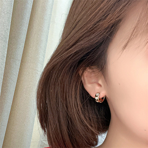 1 Paar elegante geometrische Herzform-Ohrringe mit Inlay-Kupfer-Zirkon-Vergoldung