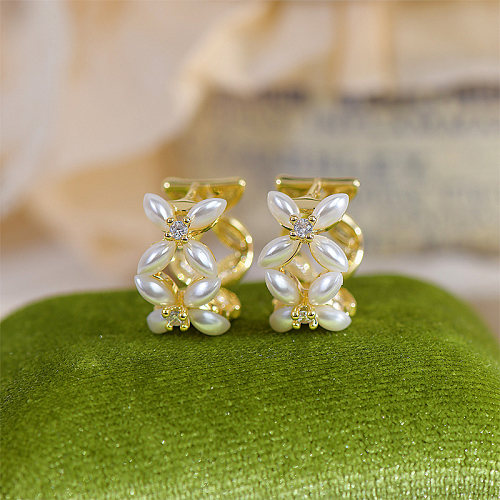 1 Pair Elegant French Style Simple Style Flower Plating Inlay Copper Artificial Pearls Zircon 14K Gold Plated Ear Studs