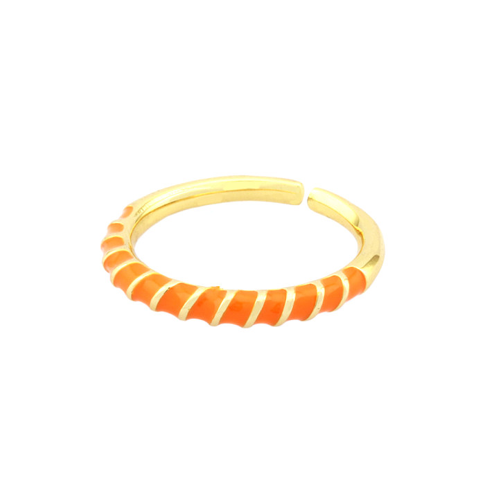 Süße, schlichte, gedrehte offene Ringe mit Kupfer-Email-Beschichtung und 18-Karat-Vergoldung