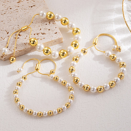 Pulseras chapadas en oro de 18K con revestimiento de cobre y perlas de imitación redondas de estilo simple estilo IG