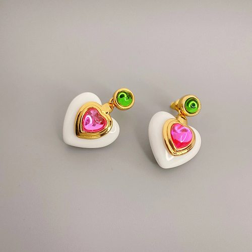 1 paire de boucles d'oreilles pendantes en cuivre avec incrustation de pierres précieuses artificielles en forme de cœur