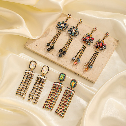 1 paire de boucles d'oreilles pendantes glamour rétro avec incrustation de fleurs en cuivre et zircon plaqué or 14 carats