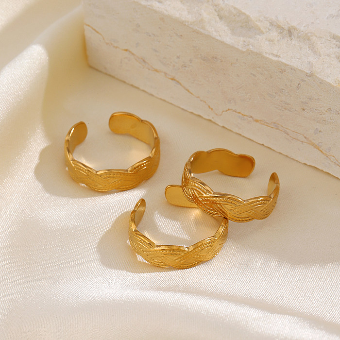 Lässige offene Ringe mit Retro-Streifen-Edelstahlbeschichtung und 18-Karat-Vergoldung