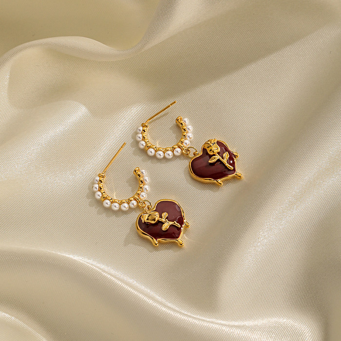 1 par de pendientes de gota chapados en oro de 18K con incrustaciones de esmalte en forma de corazón de estilo Simple informal con incrustaciones de perlas de imitación de cobre y circonita