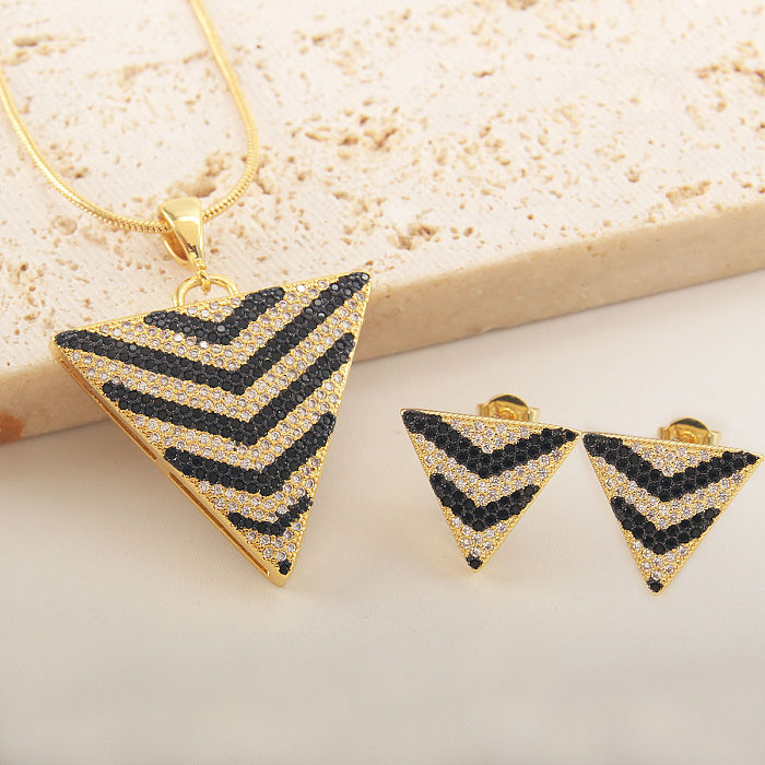 مجموعة مجوهرات IG Style بسيطة على شكل مثلث مربع على شكل قلب مطلية بالنحاس ومرصعة بالزركون ومطلية بالذهب