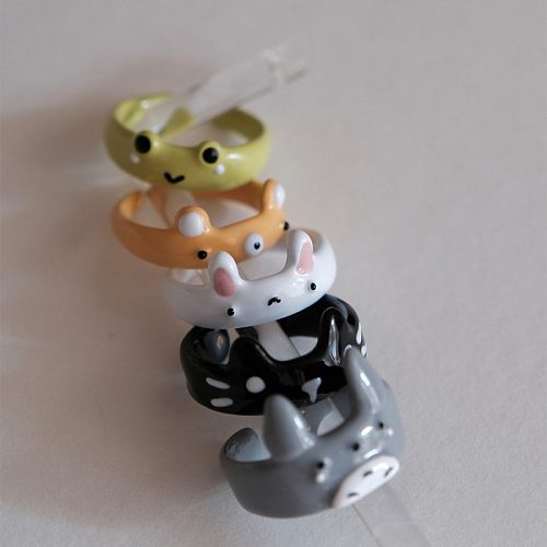 Niedlicher offener Ring aus Kupfer-Emaille mit Bär, Katze und Frosch