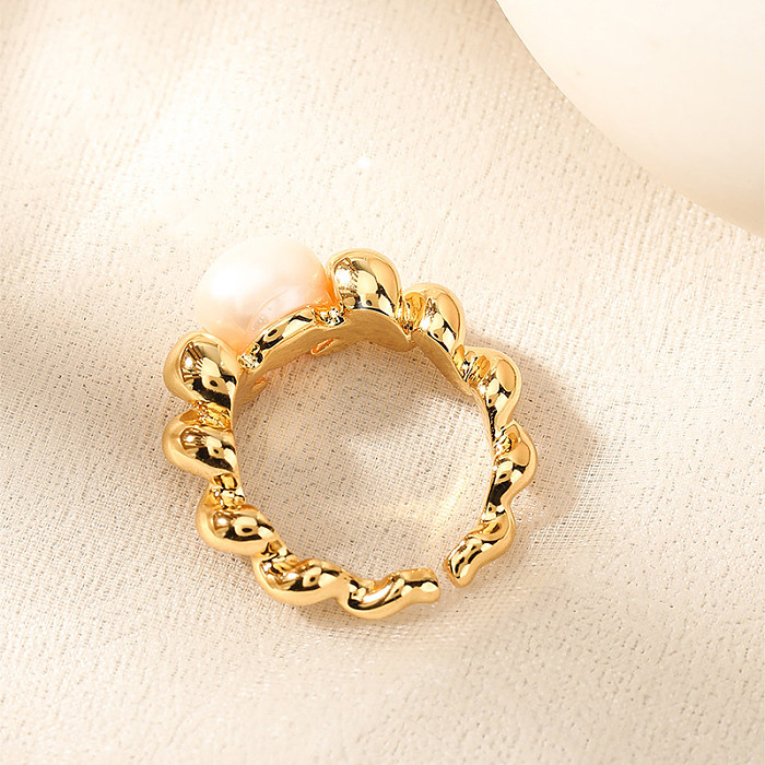 Anéis abertos elegantes de cobre de pérola de água doce com listra espiral de estilo simples