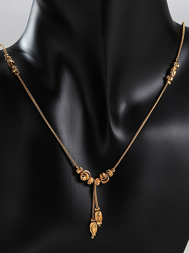 Collar con colgante chapado en oro de 18 quilates con revestimiento de cobre de color sólido de estilo simple