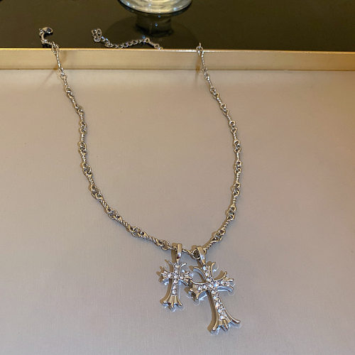 Collar con colgante de diamantes de imitación con incrustaciones de cobre y cruz de estilo moderno retro informal
