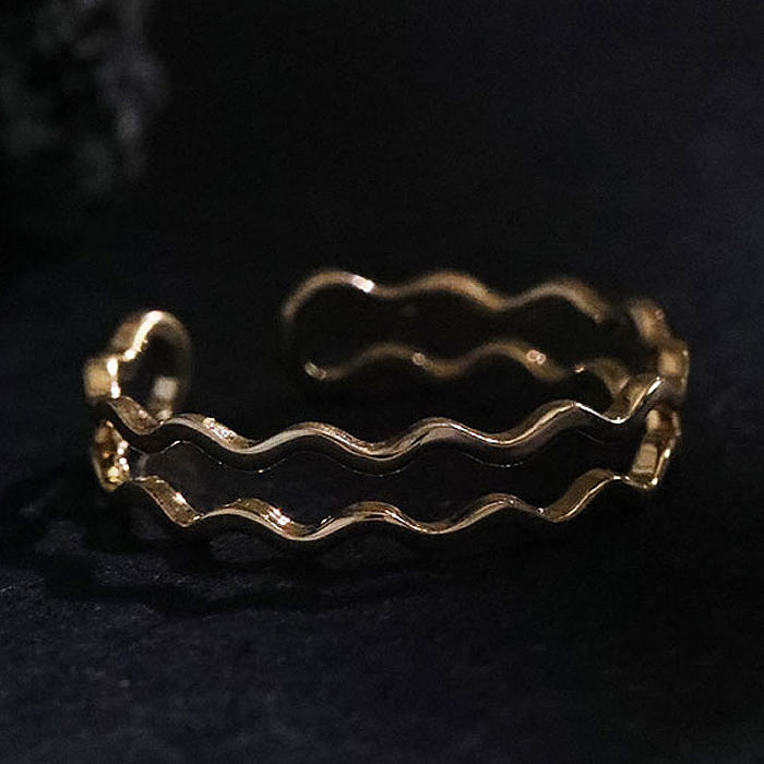 Offene Ringe im schlichten Stil mit einfarbiger Kupferbeschichtung und 14-Karat-Vergoldung