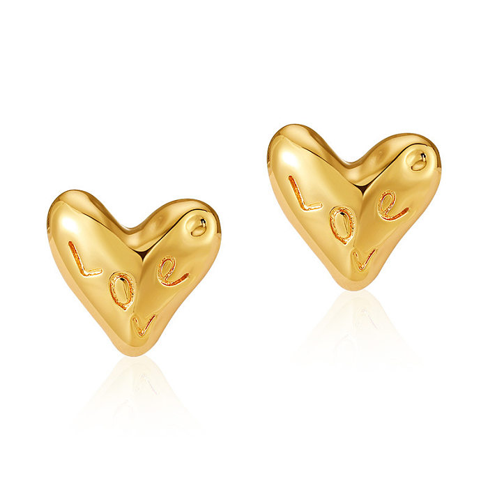 1 paire de clous d'oreilles en cuivre plaqué or en forme de cœur