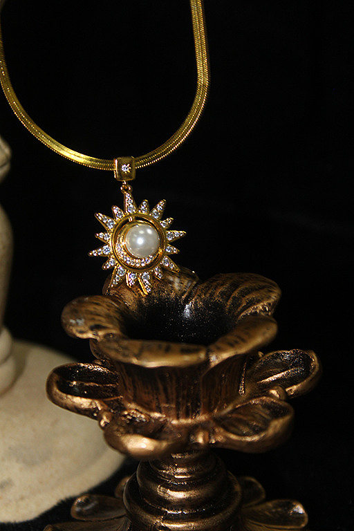 2023 New Sun Moon Tonghui Necklace Female Sun Snake Bones Chain Light Luxury Temperament Pearl Light Luxury Pendant Gift Female