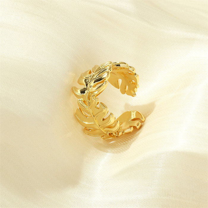 Offene Ringe im schlichten Stil mit Blattverkupferung und 18-Karat-Vergoldung