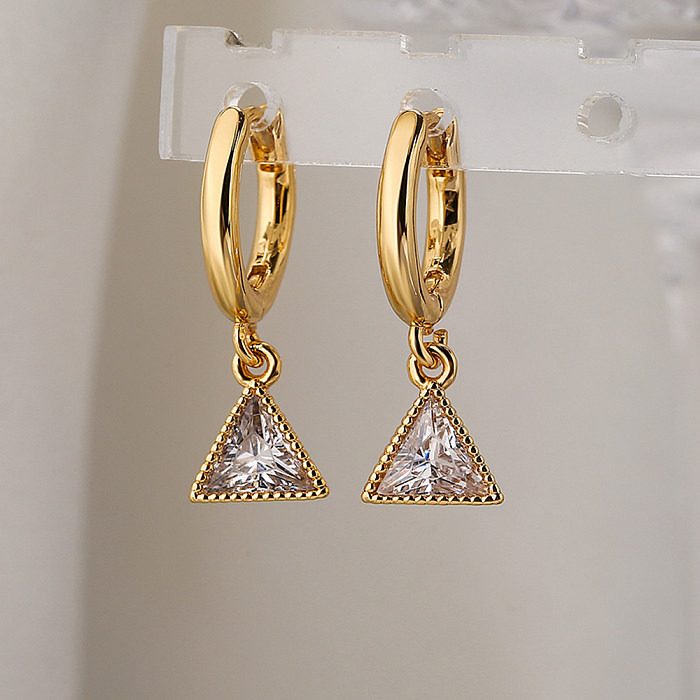 1 paire de boucles d'oreilles pendantes plaquées or 18 carats, Style Simple, incrustation de placage triangulaire en cuivre et Zircon