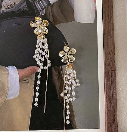 1 par de pendientes colgantes chapados en oro con incrustaciones de flores de estilo Simple de princesa