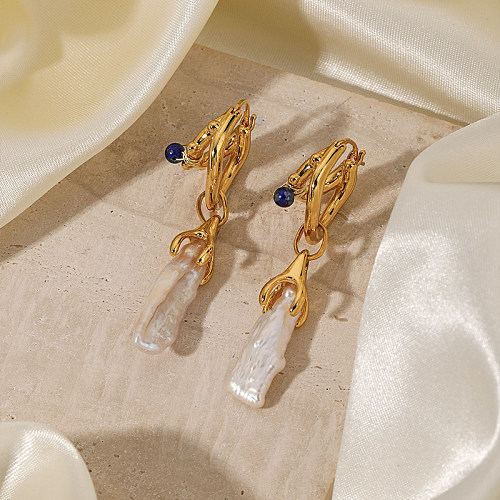 1 Paar barocke Ohrringe mit einfarbiger Beschichtung und Inlay aus Kupfer mit künstlichen Edelsteinen und 18 Karat vergoldeten Ohrhängern