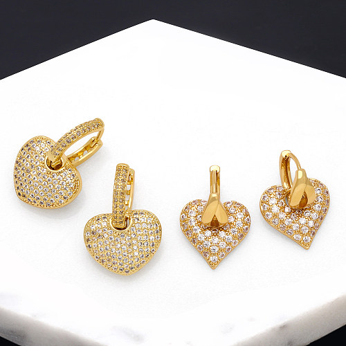 1 paire de boucles d'oreilles pentagramme en forme d'étoile et de cœur, Style Simple, incrustation de cuivre et de Zircon plaqué or 18 carats
