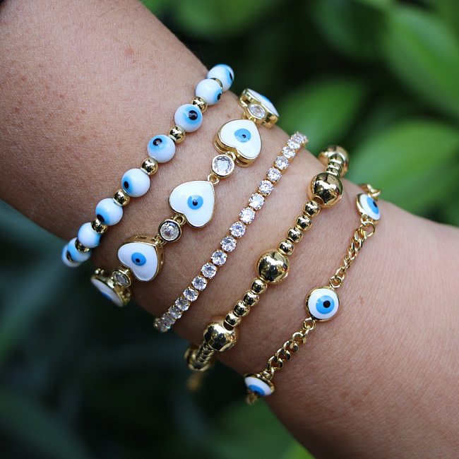 Armband aus farbigen Glasaugen im Ethno-Stil mit Perlen