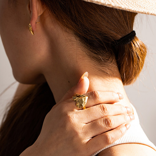 Herzförmige Ohrringe im IG-Stil mit Edelstahlbeschichtung und 18 Karat vergoldeten Ringen