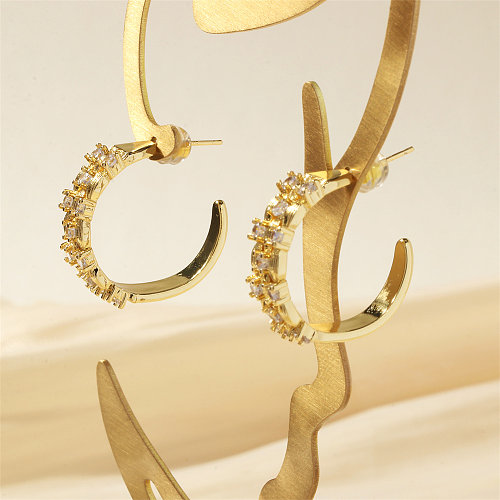 1 paire de clous d'oreilles plaqués or 18 carats, Style rétro Simple, incrustation en forme de C, cuivre et Zircon