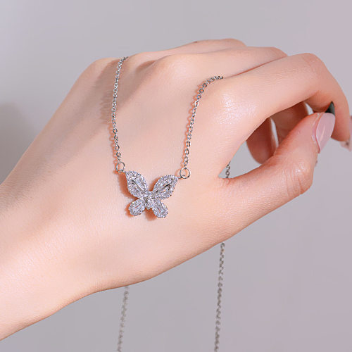 Einfache Halskette mit Schmetterlingsanhänger aus Titanstahl und Kupfereinlage mit Strasssteinen