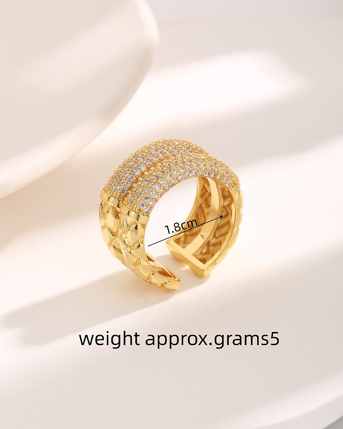 Luxuriöse Ringe im modernen Stil mit Kreuzverkupferung und Inlay aus Zirkon mit 18-Karat-Vergoldung