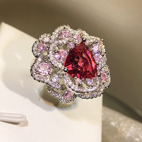 As pedras preciosas artificiais do embutimento de bronze do chapeamento da flor doce abrem anéis