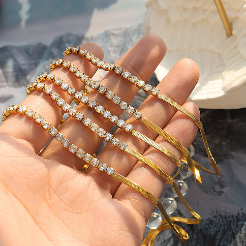 Ensemble d'ornement de collier de bracelet en acier au titane Zircon incrusté de mode