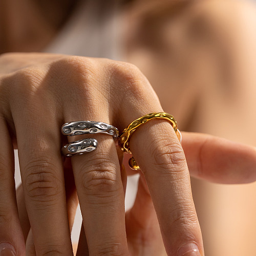 Offene Ringe im schlichten Stil mit einfarbiger Edelstahlbeschichtung und 18-Karat-Vergoldung