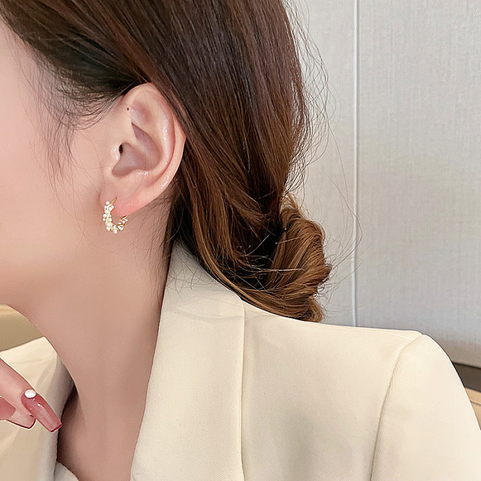 Simple Style Round Copper Inlay Artificial Pearls Hoop Earrings 1 Pair