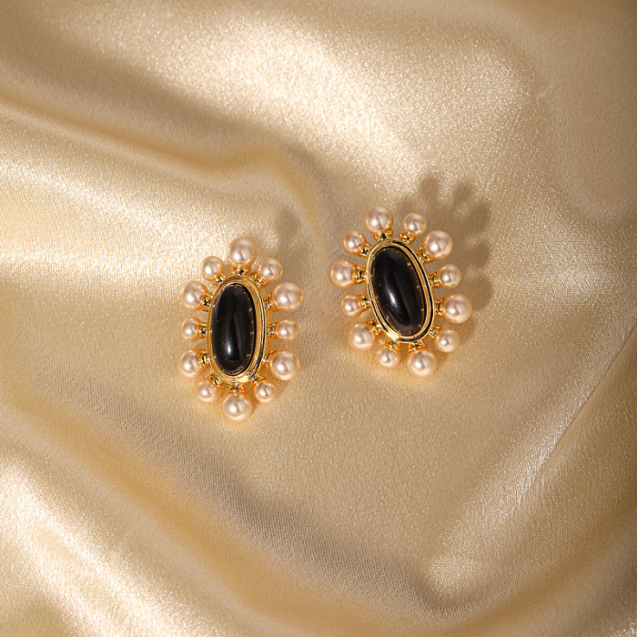 1 paire de clous d'oreilles plaqués or 18 carats élégants de style français classique et ovale avec incrustation de cuivre et de cristal artificiel.