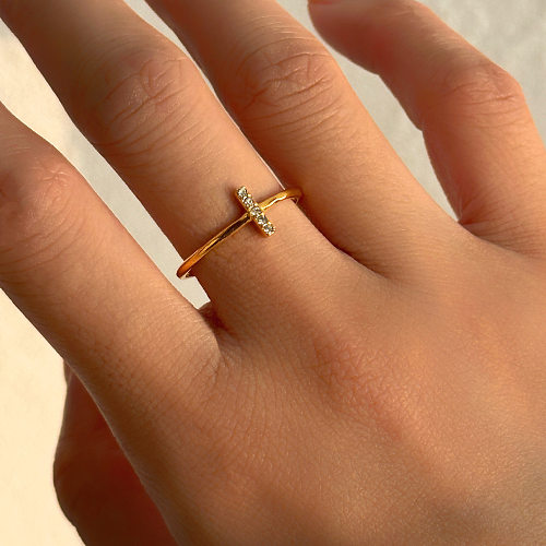 Großhandel: Einfacher offener Ring mit geometrischem Titanstahl und 18 Karat vergoldetem Zirkon