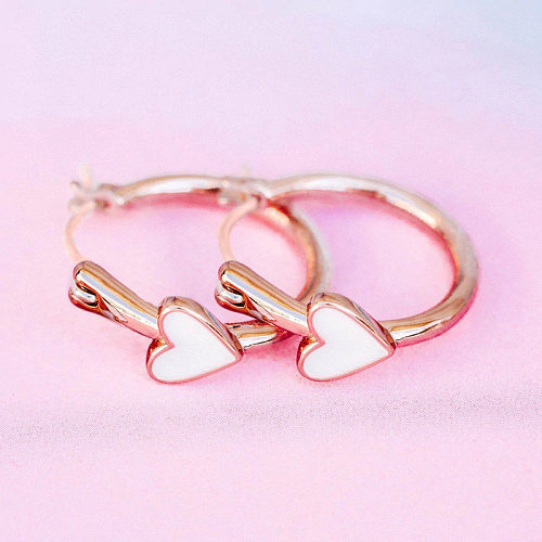 1 par de brincos banhados em esmalte de cobre em forma de coração estilo simples