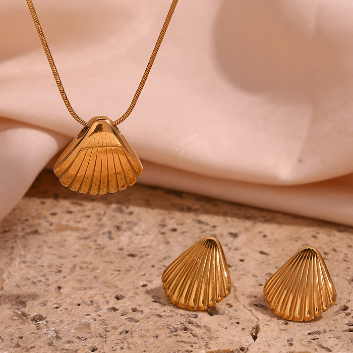 Collar de pendientes chapado en oro de 18 quilates con revestimiento de acero inoxidable de Shell de estilo simple de vacaciones