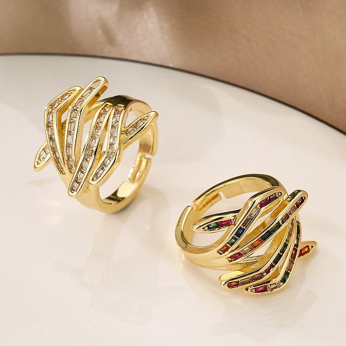 Offene Ringe im übertriebenen, einfachen Stil mit Geste, Kupferbeschichtung, Inlay aus Zirkon und 18 Karat Gold