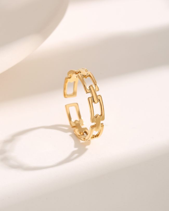 O cobre simples básico da cor sólida do estilo chapeia anéis abertos banhados a ouro 18K