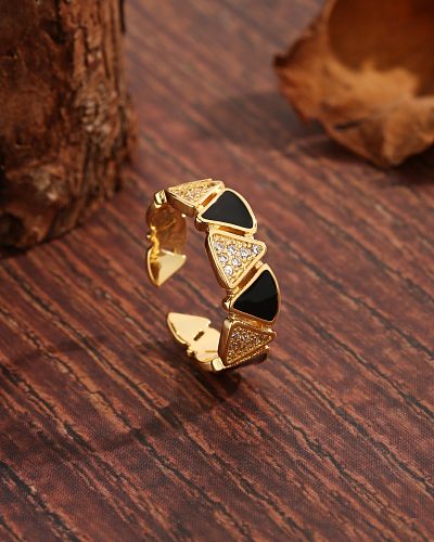 Estilo moderno estilo simples estilo coreano triângulo revestimento de cobre incrustação zircão 18K anéis abertos banhados a ouro