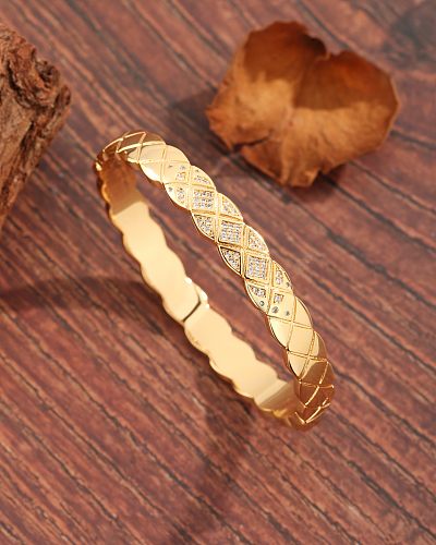 Básico luxuoso estilo clássico Argyle Lingge revestimento de cobre incrustado zircão pulseira banhada a ouro 18K