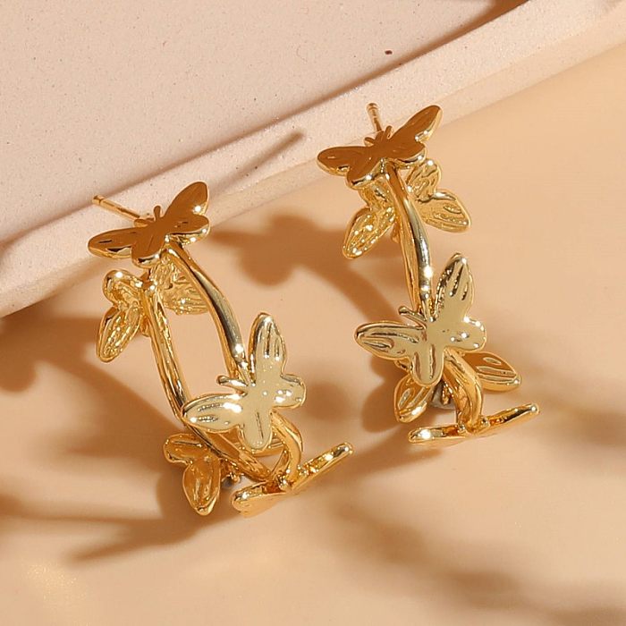 1 paire de clous d'oreilles élégants en forme de C, incrustation de placage papillon en cuivre et Zircon plaqué or 14 carats