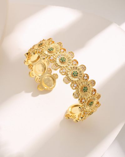 Brazalete chapado en oro de 18 quilates con incrustaciones de cobre y margaritas florales de estilo francés