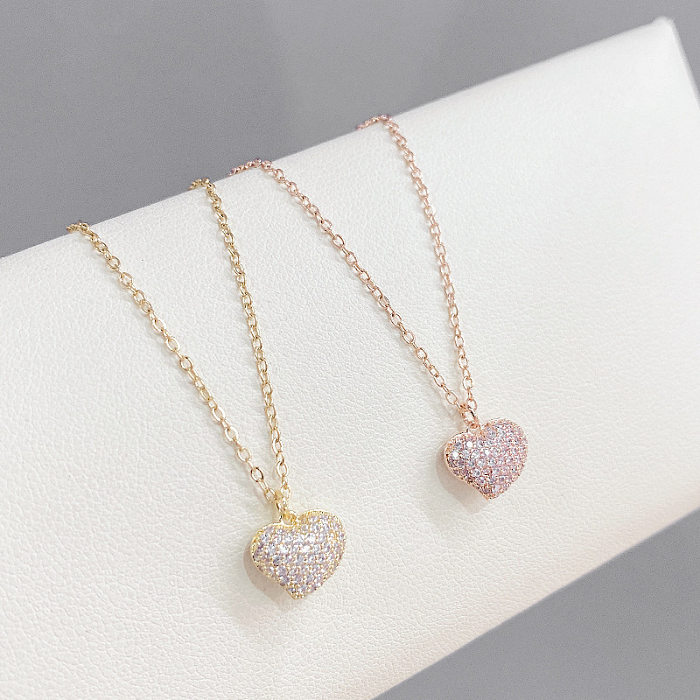 Collar chapado en oro con diamantes de imitación con incrustaciones de cobre en forma de corazón de estilo simple