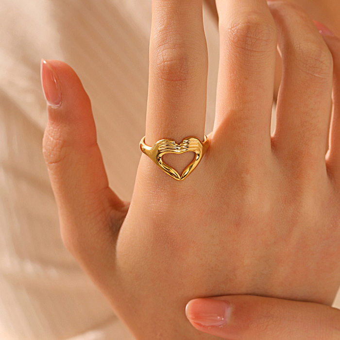 Anillo abierto de acero inoxidable con forma de corazón de mano de estilo simple a granel